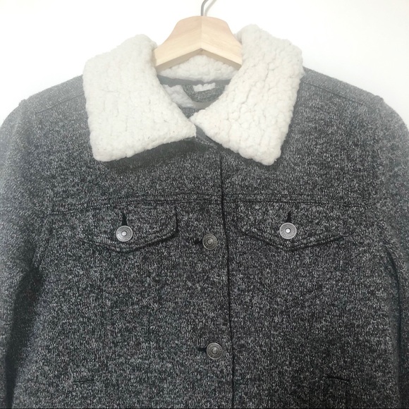 Abercrombie & Fitch Sherpa Lined Vest - Picture 7 of 13